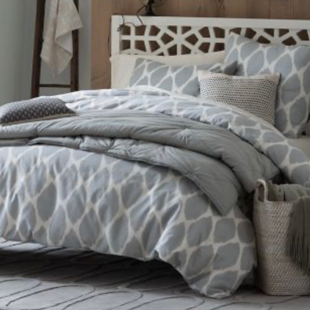 West Elm Ikat Ogee duvet cover and 4 pillow covers